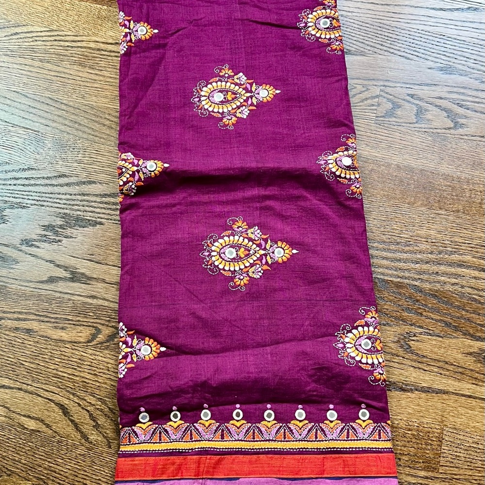 Udd brand hand woven hand reeled hand batik kantha saree with mirrors - Picture 10 of 10